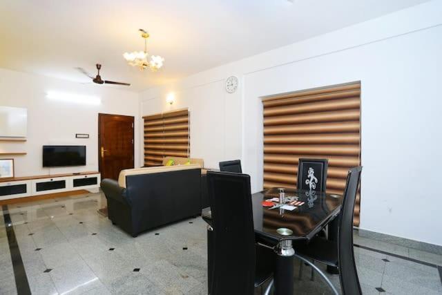 The Solo Apartments Kadavanthra Kochi Extérieur photo