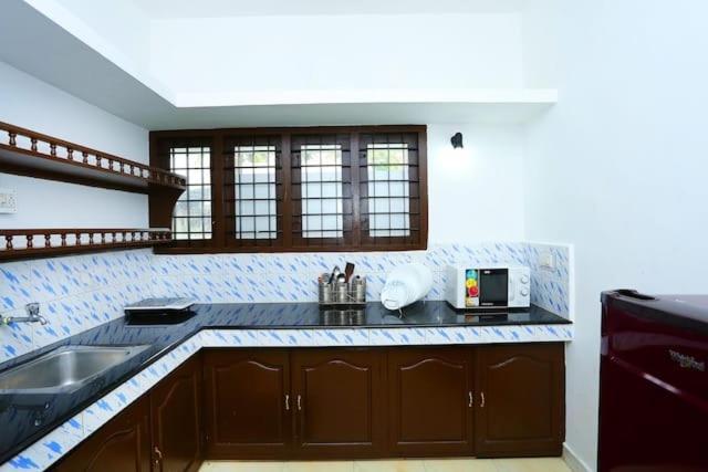 The Solo Apartments Kadavanthra Kochi Extérieur photo